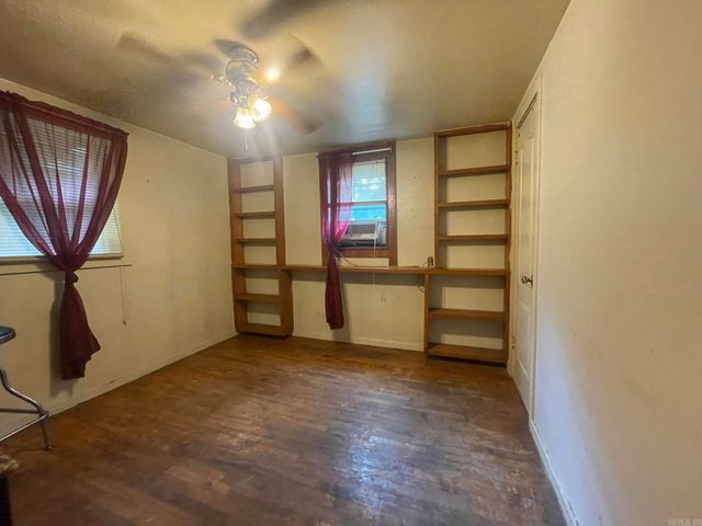 1001 Marion Avenue, Mena, AR 71953