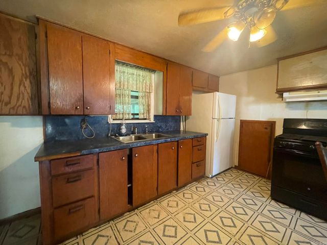 1001 Marion Avenue, Mena, AR 71953