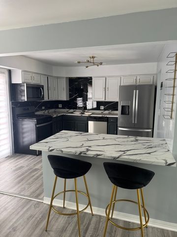 7410 East Avenue, Hanover Park, IL 60133