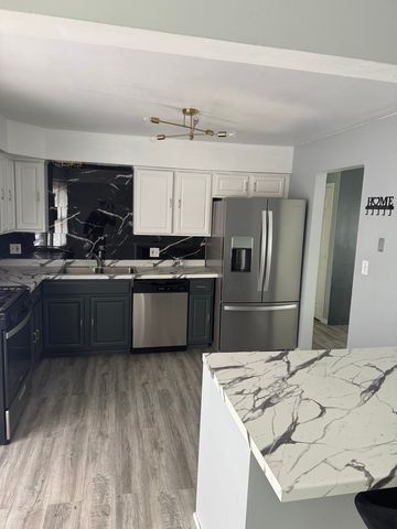 7410 East Avenue, Hanover Park, IL 60133