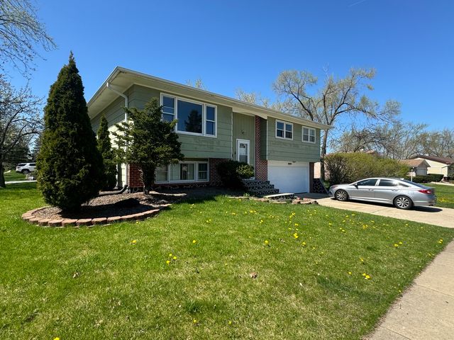 7410 East Avenue, Hanover Park, IL 60133