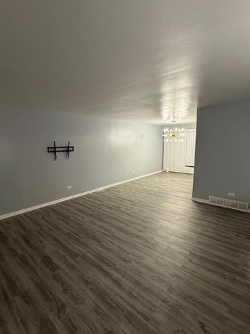 7410 East Avenue, Hanover Park, IL 60133