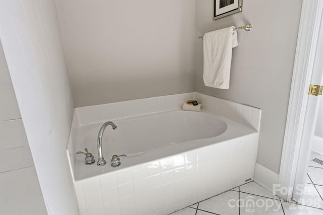 8 Sweet Gum Drive, Asheville, NC 28805