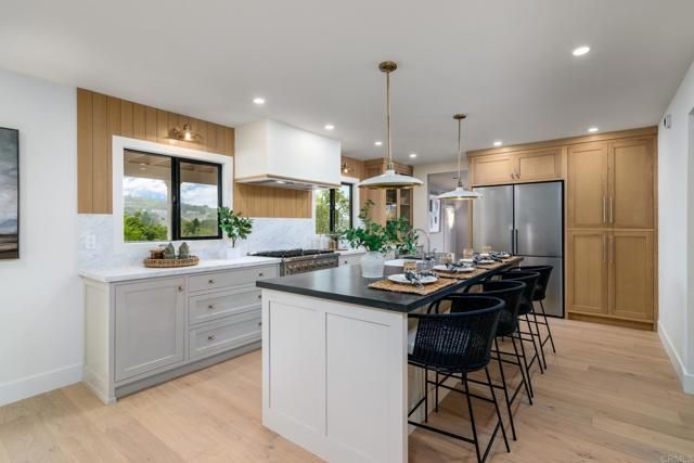 2193 Harbour Heights Rd, San Diego, CA 92109