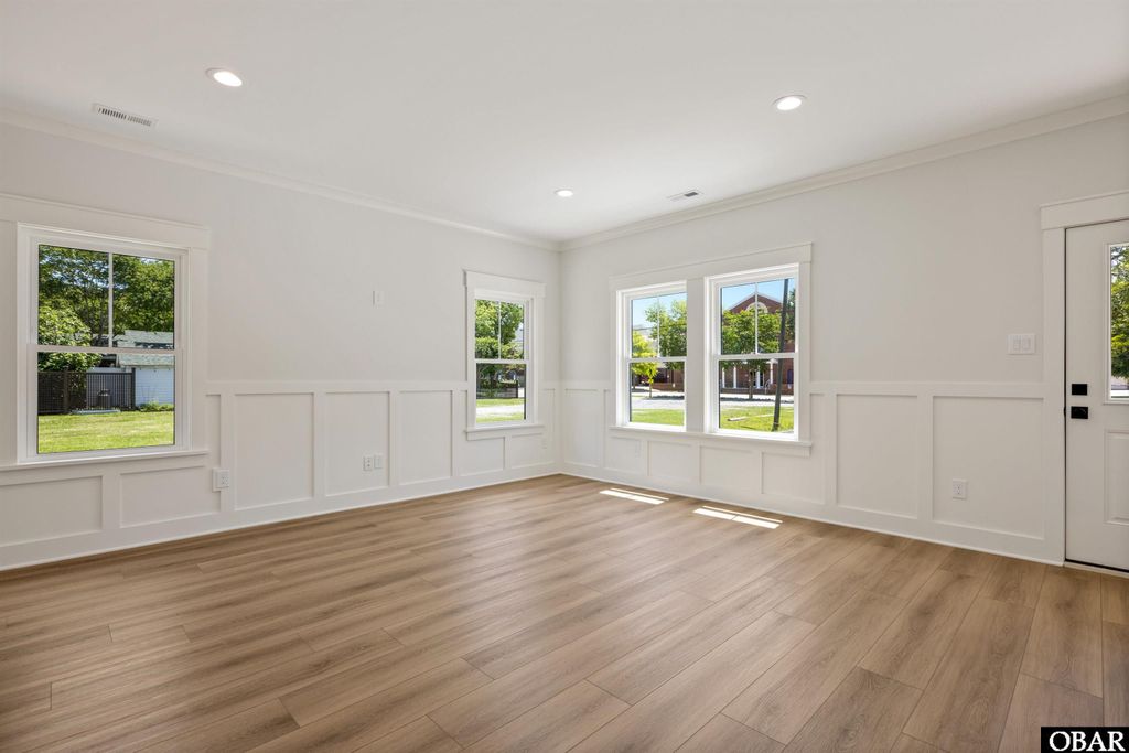 Image 11 of property listing at 517 Ananias Dare Street Unit 4, Manteo, NC 27954