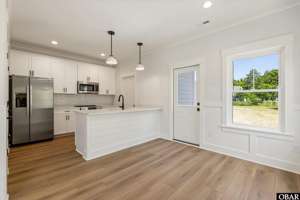 Image 18 of property listing at 517 Ananias Dare Street Unit 4, Manteo, NC 27954