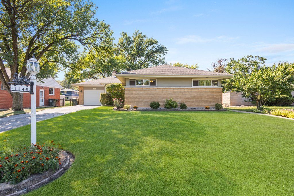 1248 Oakmont Avenue, Flossmoor, IL 60422