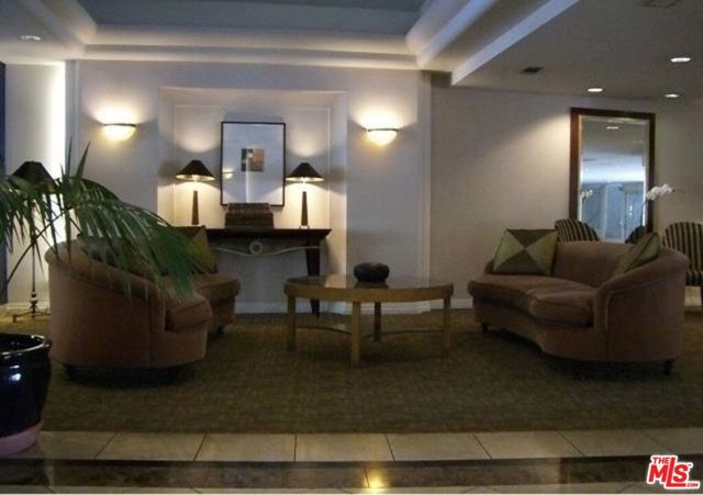 7250 Franklin Avenue 901, Los Angeles, CA 90046