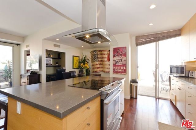 7250 Franklin Avenue 901, Los Angeles, CA 90046