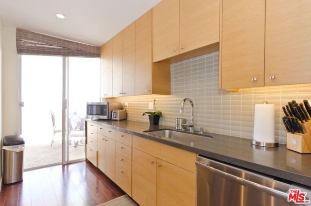 7250 Franklin Avenue 901, Los Angeles, CA 90046