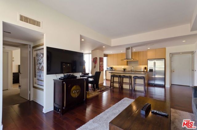 7250 Franklin Avenue 901, Los Angeles, CA 90046
