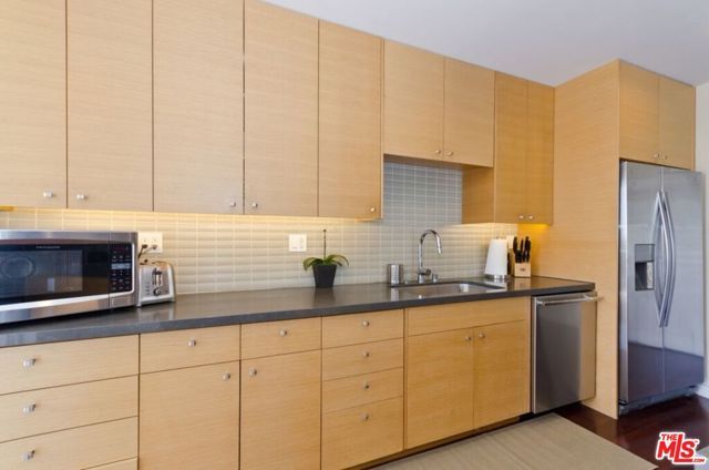 7250 Franklin Avenue 901, Los Angeles, CA 90046