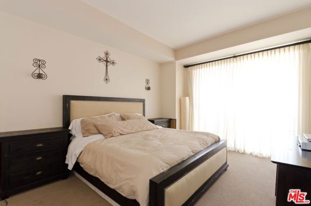 7250 Franklin Avenue 901, Los Angeles, CA 90046