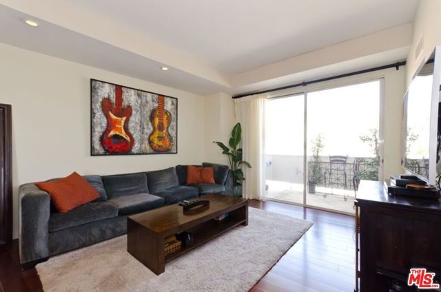 7250 Franklin Avenue 901, Los Angeles, CA 90046