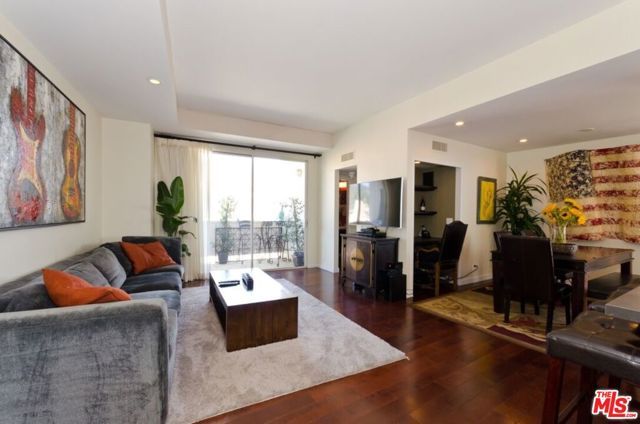7250 Franklin Avenue 901, Los Angeles, CA 90046