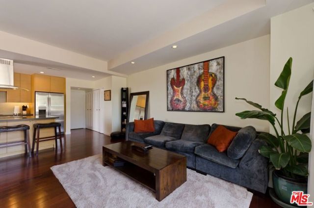 7250 Franklin Avenue 901, Los Angeles, CA 90046