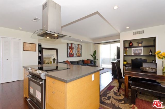 7250 Franklin Avenue 901, Los Angeles, CA 90046