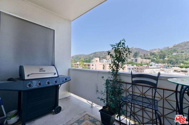 7250 Franklin Avenue 901, Los Angeles, CA 90046
