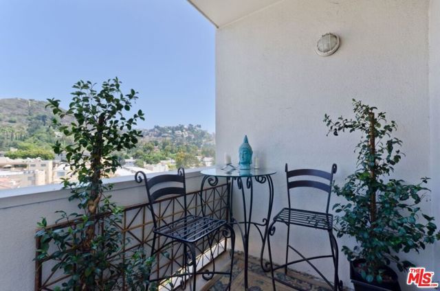 7250 Franklin Avenue 901, Los Angeles, CA 90046