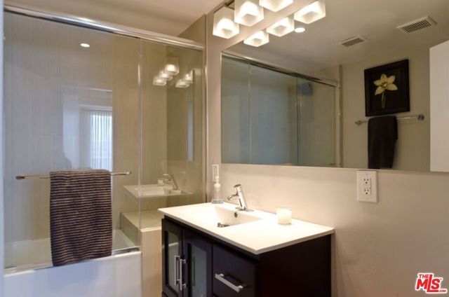 7250 Franklin Avenue 901, Los Angeles, CA 90046
