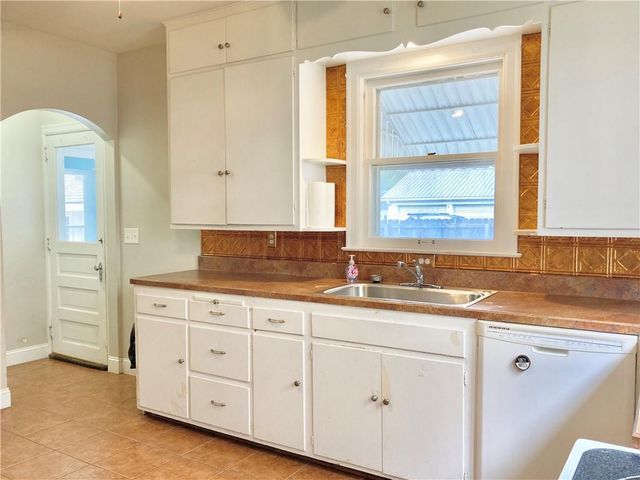 406 S 6th Street, Burlington, KS 66839