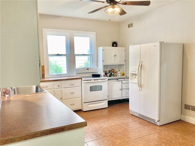 406 S 6th Street, Burlington, KS 66839