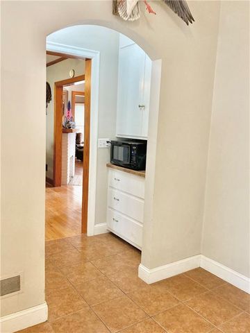 406 S 6th Street, Burlington, KS 66839
