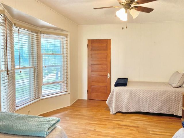 406 S 6th Street, Burlington, KS 66839