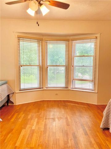 406 S 6th Street, Burlington, KS 66839