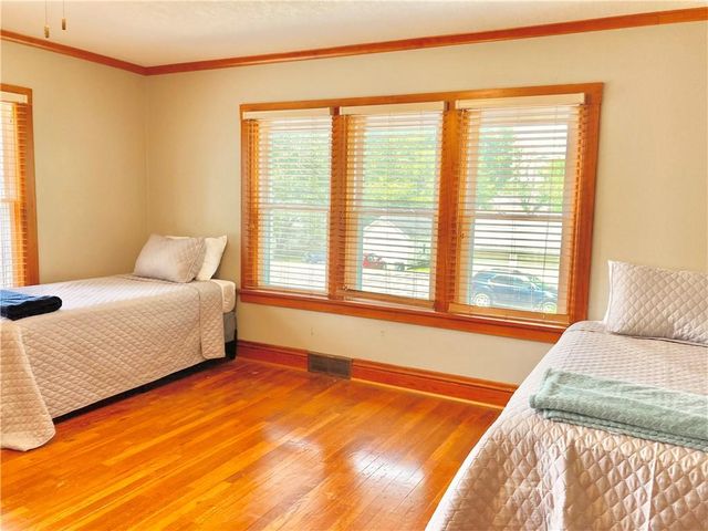 406 S 6th Street, Burlington, KS 66839