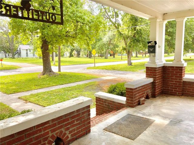 406 S 6th Street, Burlington, KS 66839