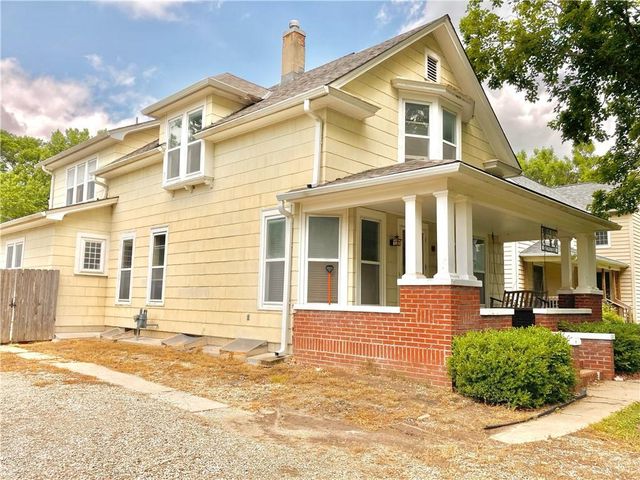 406 S 6th Street, Burlington, KS 66839