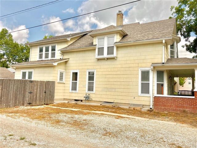 406 S 6th Street, Burlington, KS 66839