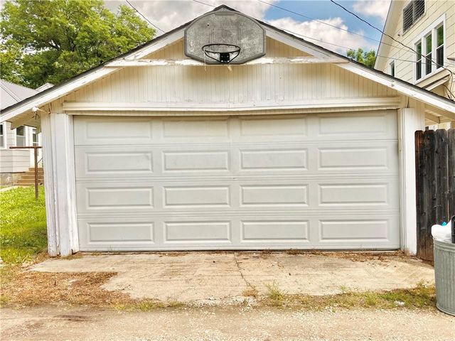 406 S 6th Street, Burlington, KS 66839