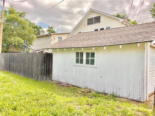 406 S 6th Street, Burlington, KS 66839