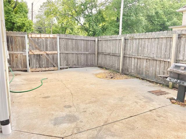 406 S 6th Street, Burlington, KS 66839