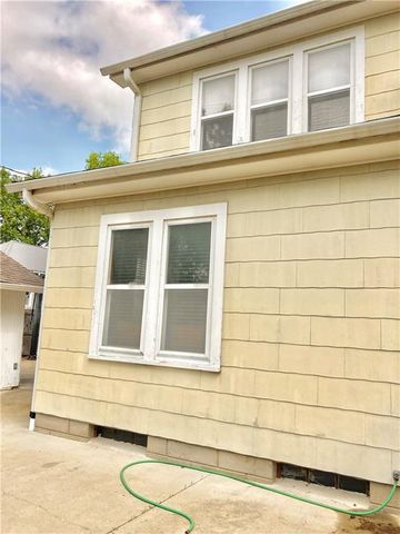 406 S 6th Street, Burlington, KS 66839