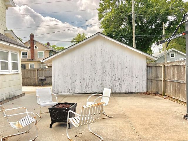 406 S 6th Street, Burlington, KS 66839