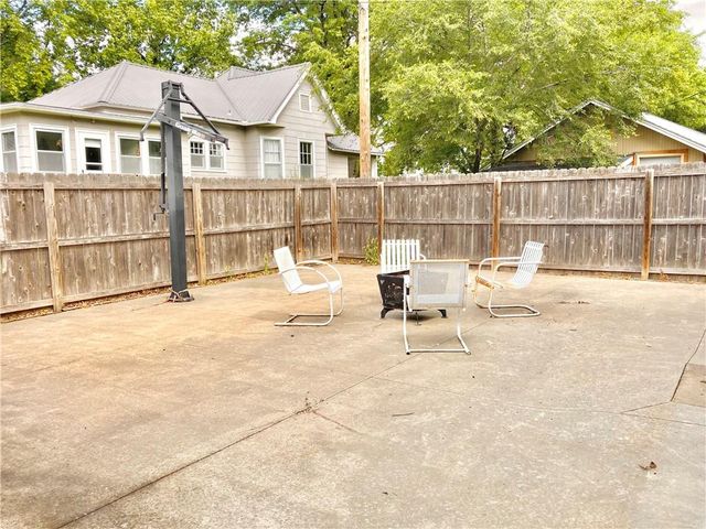406 S 6th Street, Burlington, KS 66839