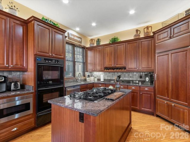 600 Andrew Banks Road D4, Burnsville, NC 28714