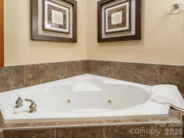 600 Andrew Banks Road D4, Burnsville, NC 28714