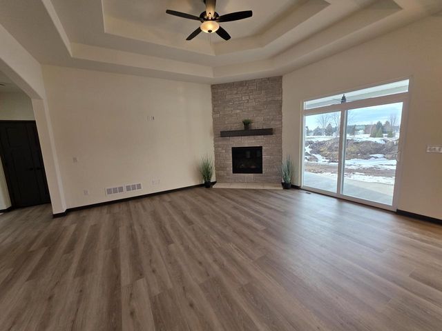 N945 Winds WAY, Oconomowoc, WI 53066