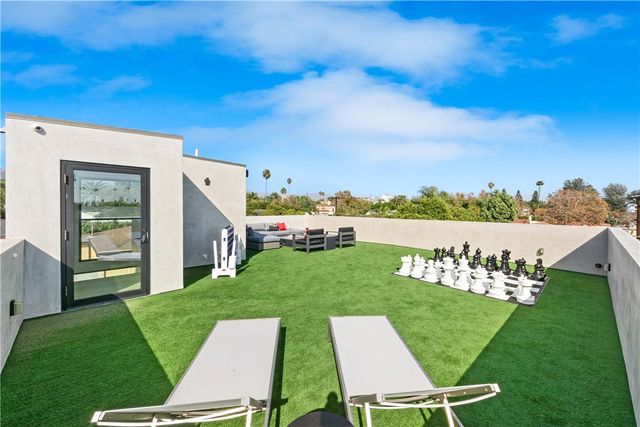 716 N Fuller, Los Angeles, CA 90046