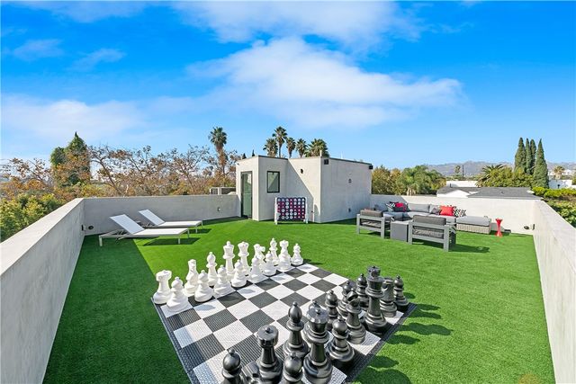 716 N Fuller, Los Angeles, CA 90046