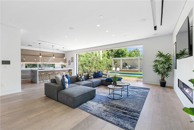 716 N Fuller, Los Angeles, CA 90046