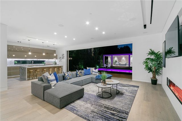 716 N Fuller, Los Angeles, CA 90046