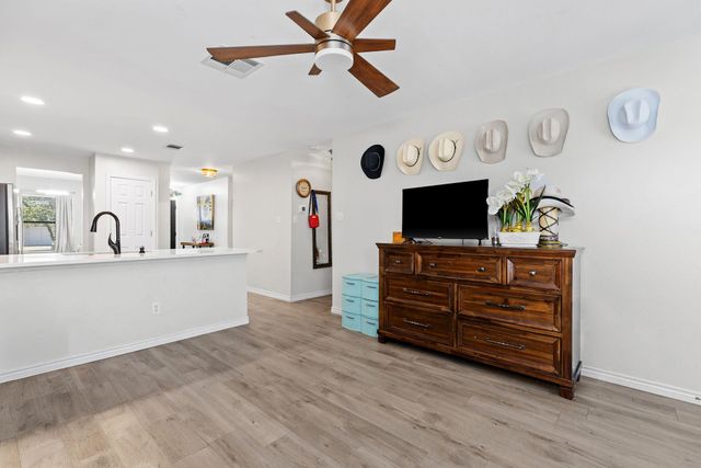 18200 Canopy LN, Manor, TX 78653