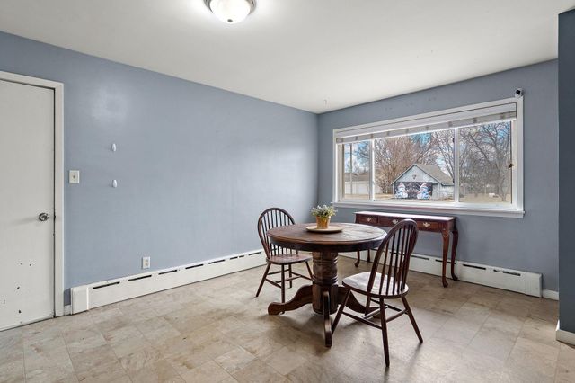 237 S Chestnut Street, Belle Plaine, MN 56011