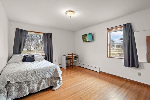 237 S Chestnut Street, Belle Plaine, MN 56011