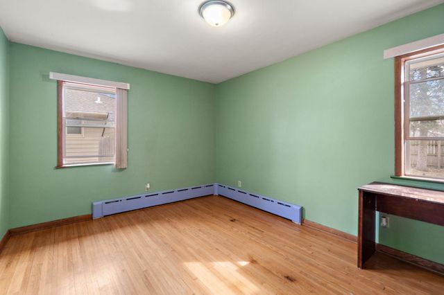 237 S Chestnut Street, Belle Plaine, MN 56011